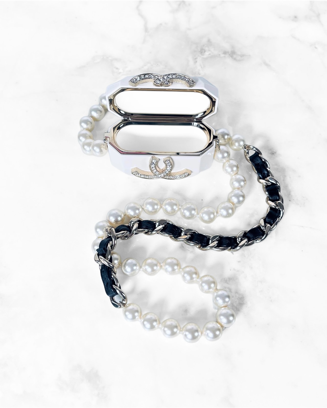 Chanel AirPods Case Pro Necklace – MILNY PARLON
